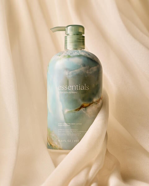 Suede Blossoms Ultra Hydrating Body Lotion