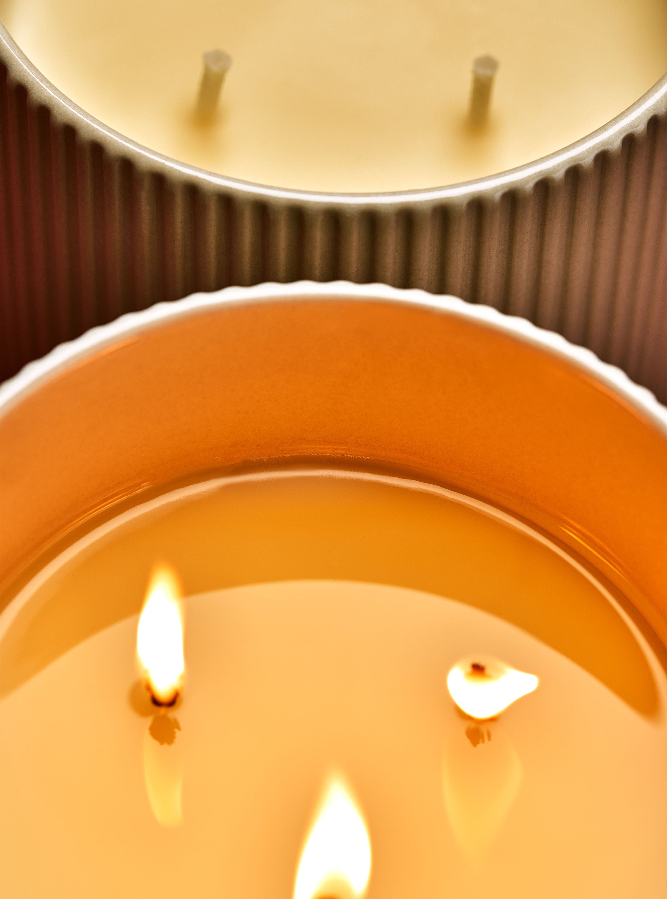 Bath & Body Works White Barn Vanilla Bean Candle - Thumbnail 5