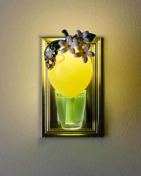 Bee on Lemon Scent Control™ Nightlight Wallflowers Fragrance Plug