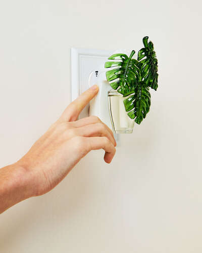 Sparkly Monstera Leaves Scent Control&trade; Nightlight Wallflowers Fragrance Plug