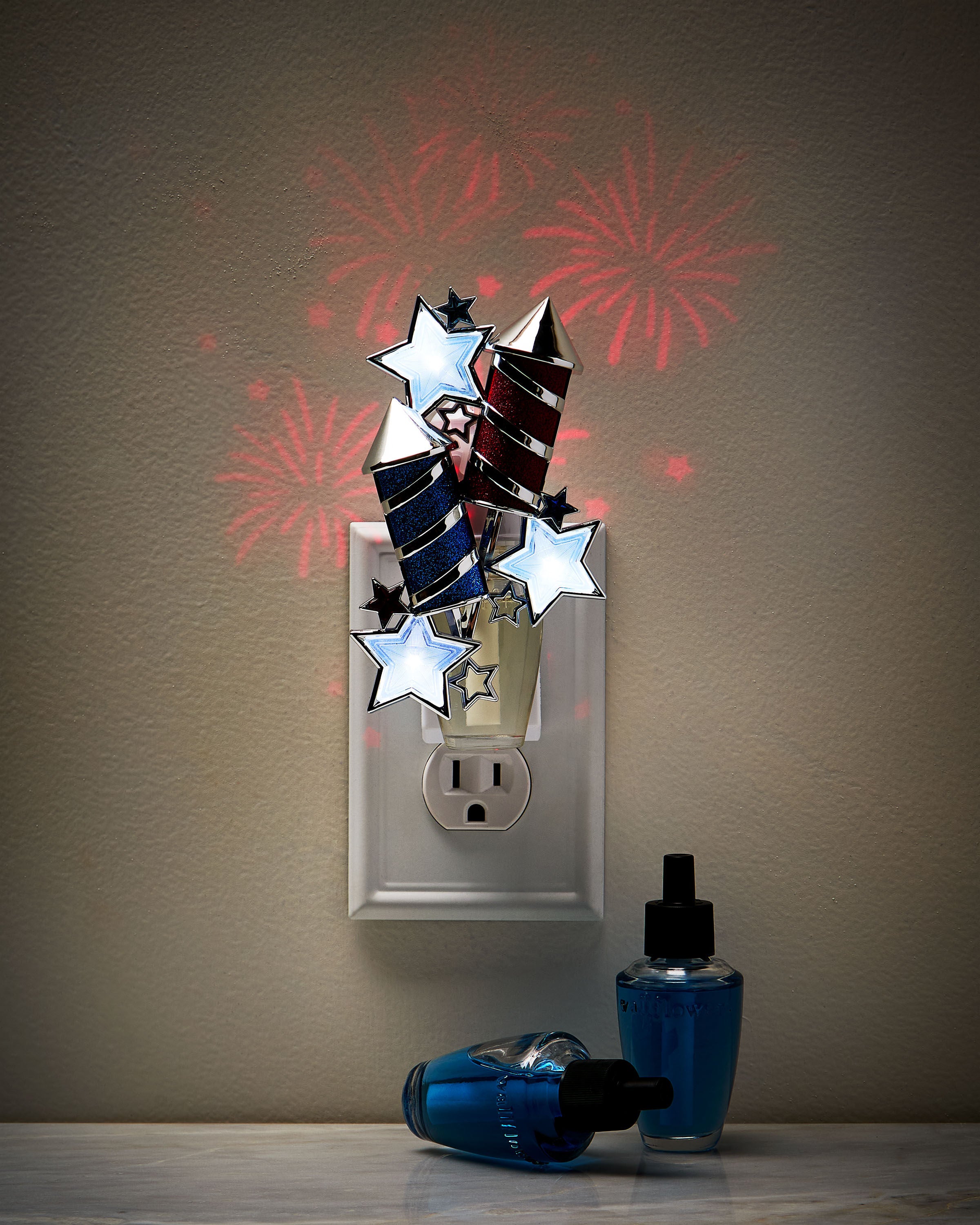 【プリンセス】バスアンドボディワークス　プロジェクター　ウォールフラワー　芳香器 Fireworks Nightlight Projector Wallflowers Fragrance Plug | Bath