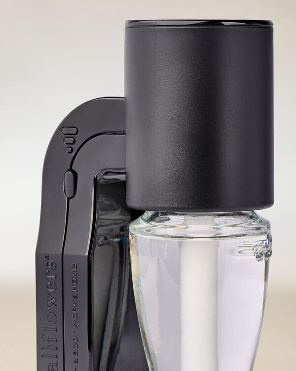 Black Scent Control&trade; Wallflowers Fragrance Plug