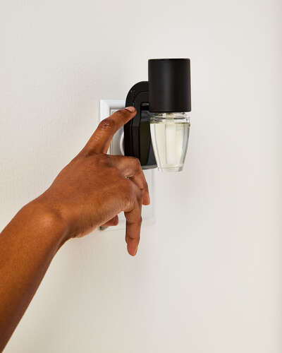 Black Scent Control&trade; Wallflowers Fragrance Plug