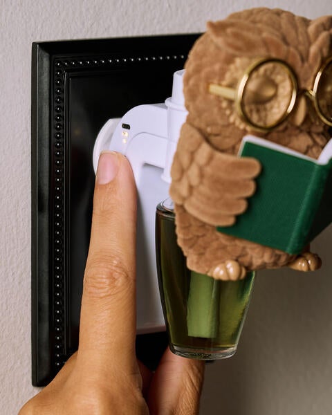 Reading Owl Scent Control&trade; Wallflowers Fragrance Plug