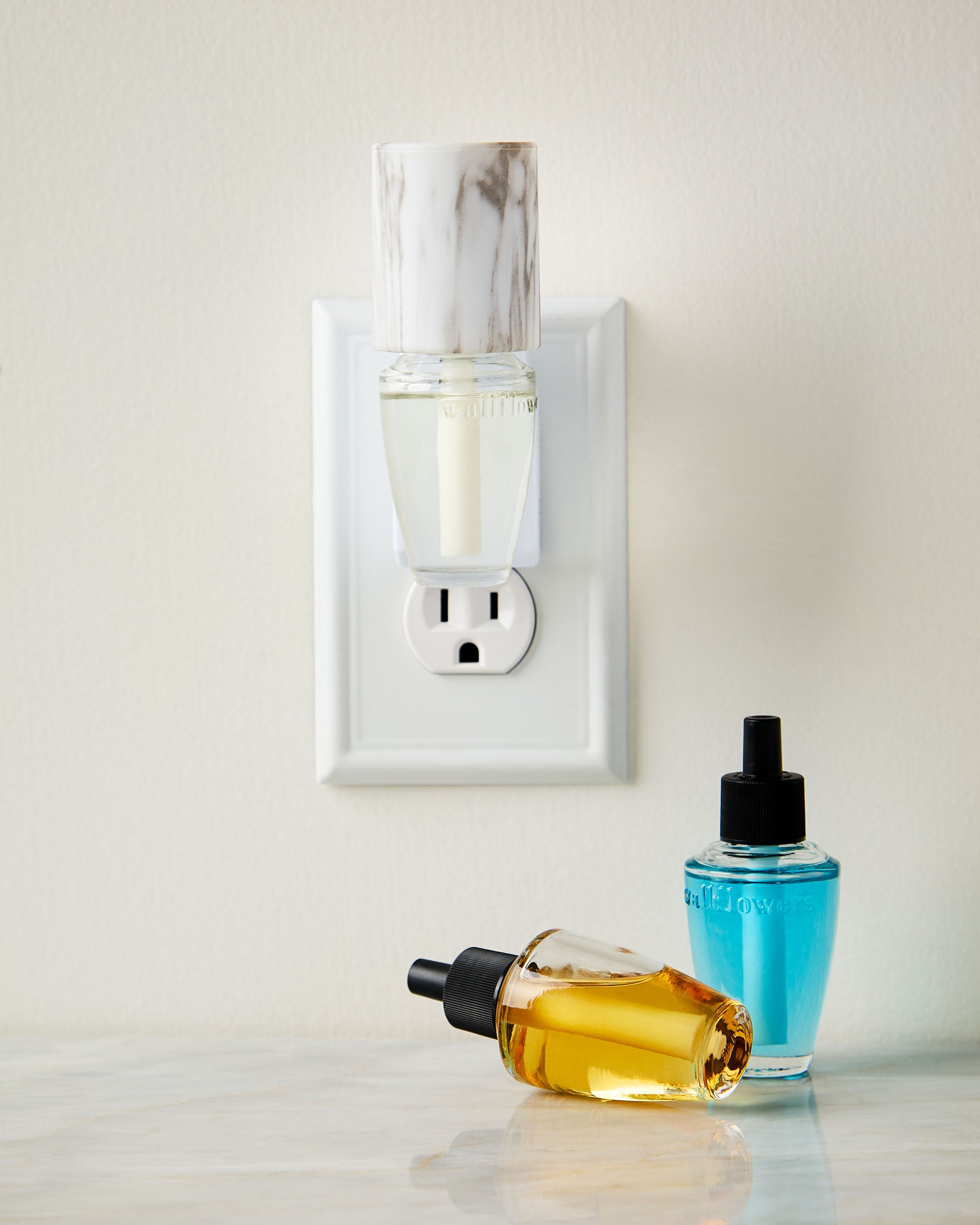 Marble Scent Control™ Wallflowers Fragrance Plug | Bath
