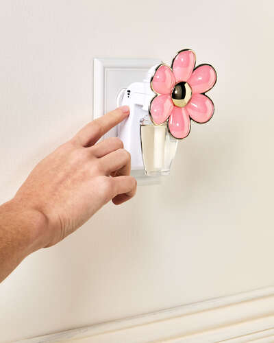 Daisy Scent Control&trade; Nightlight Wallflowers Fragrance Plug