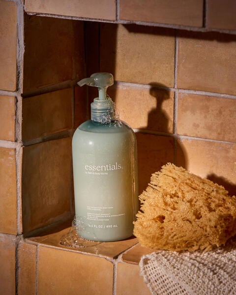 Suede Blossoms Skin Replenishing Body Wash