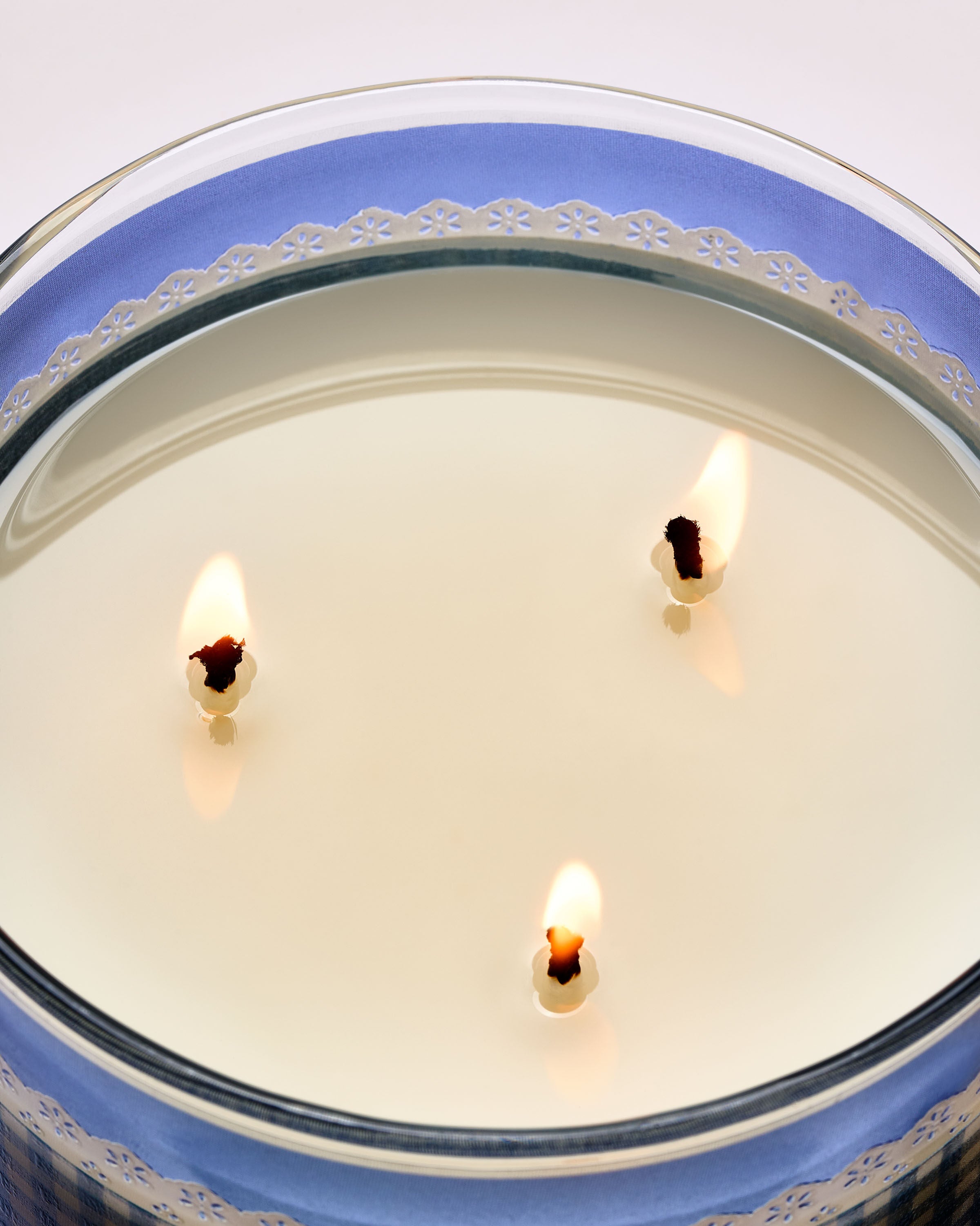 Bath & Body Works Gingham Candle - Thumbnail 4
