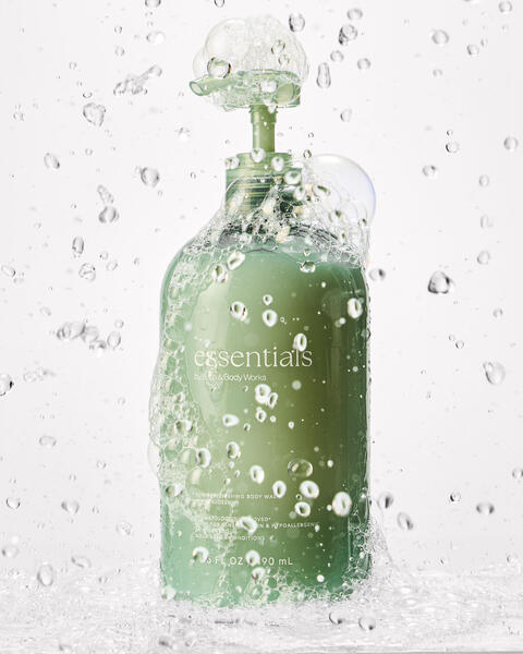 Suede Blossoms Skin Replenishing Body Wash