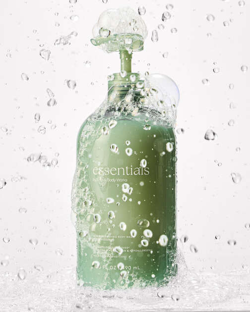 Suede Blossoms Skin Replenishing Body Wash