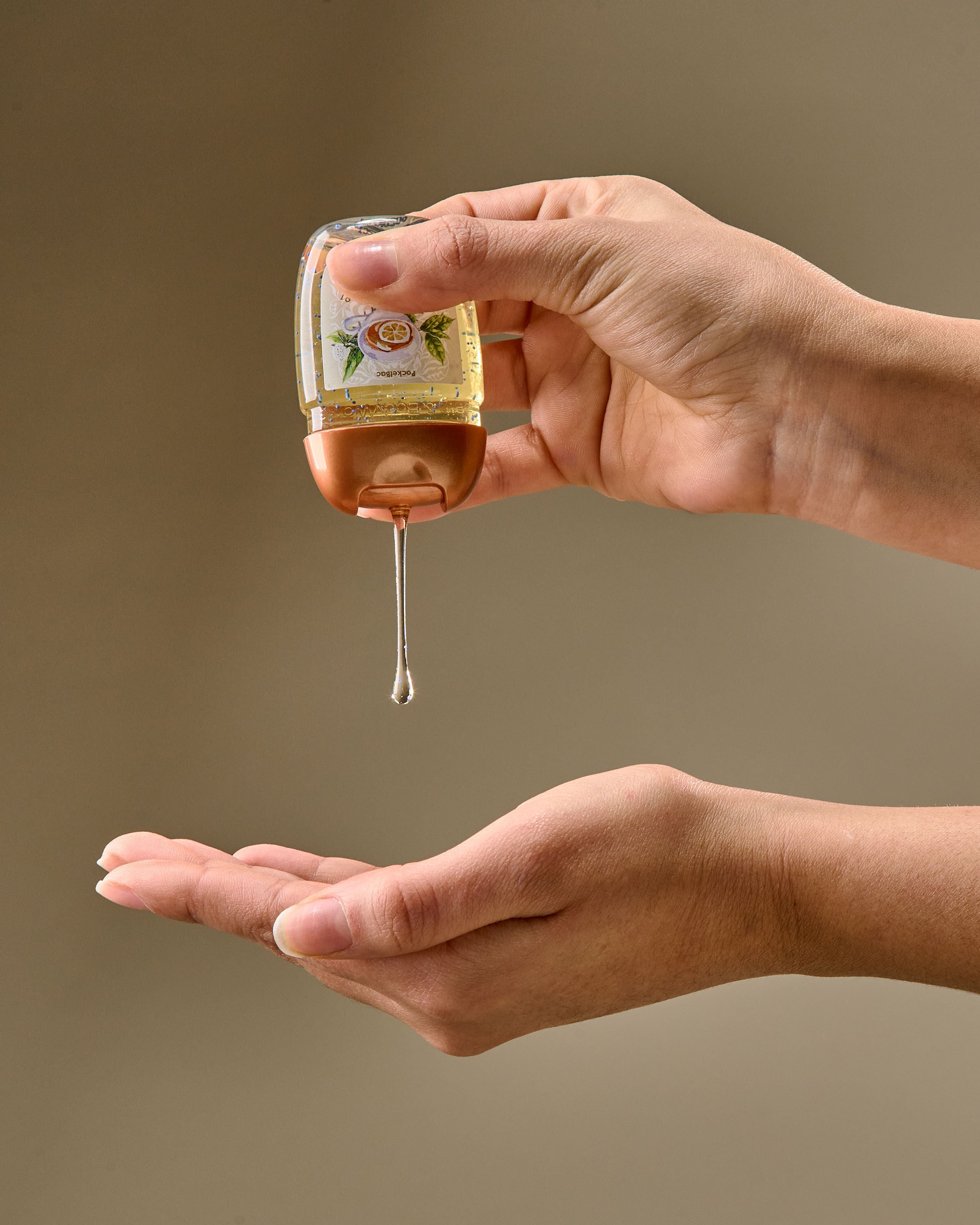◆ Bath&Body Works / バス&ボディワークス ☆バニー＆C P Sweet Tea & Lemonade PocketBac Hand Sanitizer | Bath & Body Works