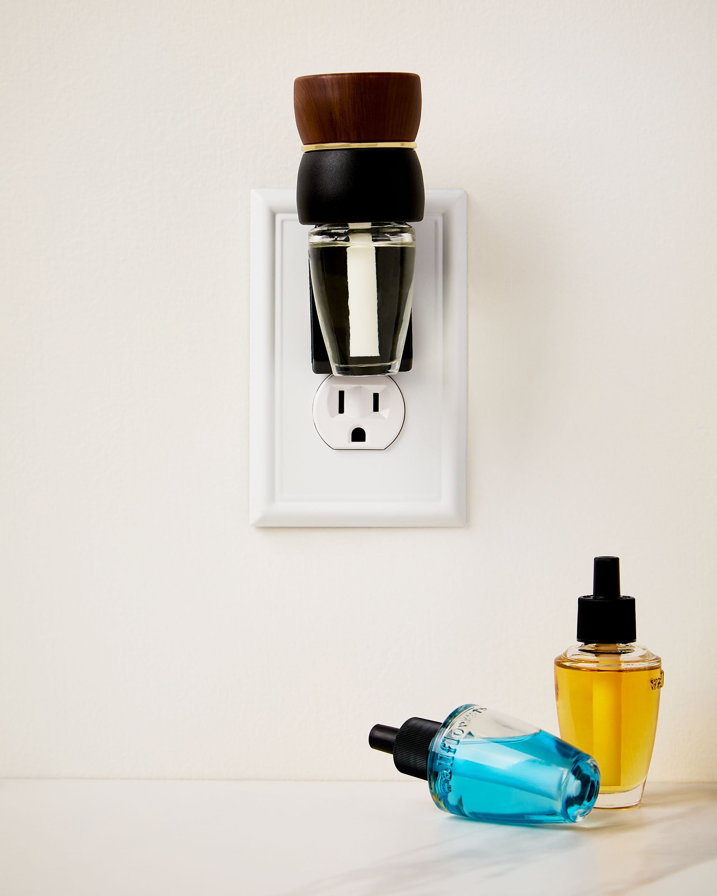Black Hourglass Scent Control™ Wallflowers Fragrance Plug