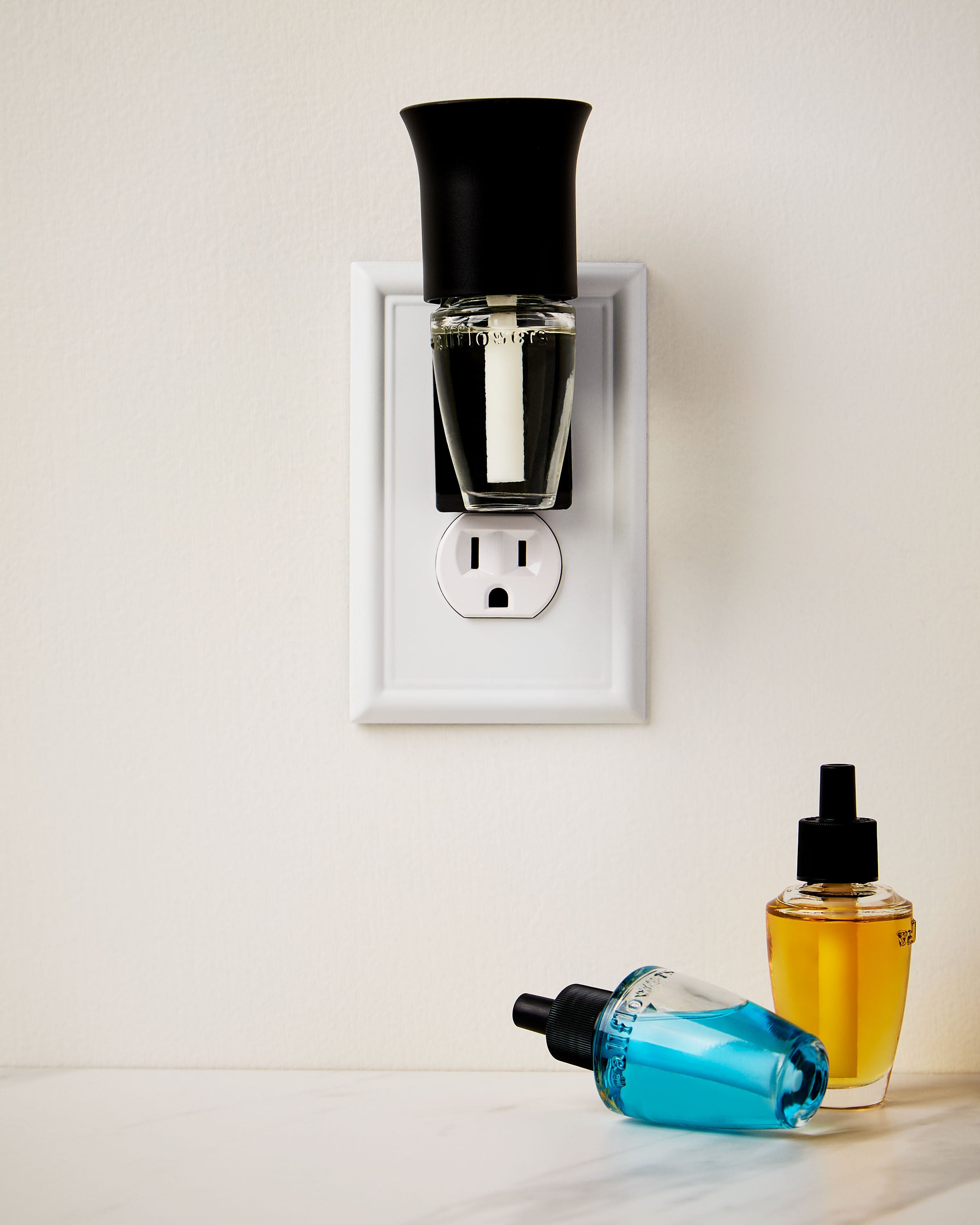 アロマグッズ Wallflowers Fragrance Plug Item Black Flare Wallflowers Fragrance Plug | Bath & Body Works