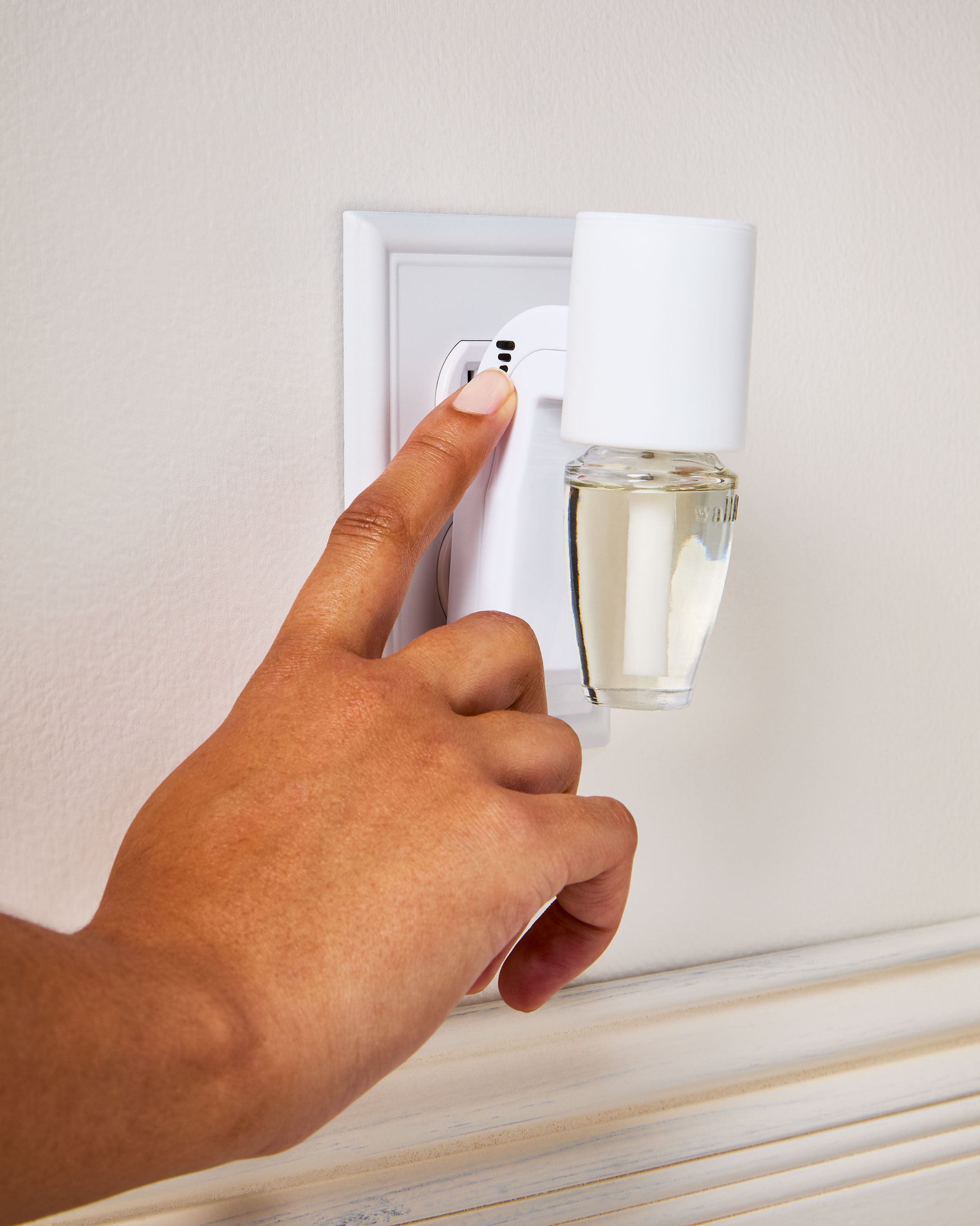 White Scent Control™ Wallflowers Fragrance Plug | Bath
