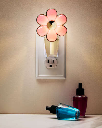 Daisy Scent Control&trade; Nightlight Wallflowers Fragrance Plug