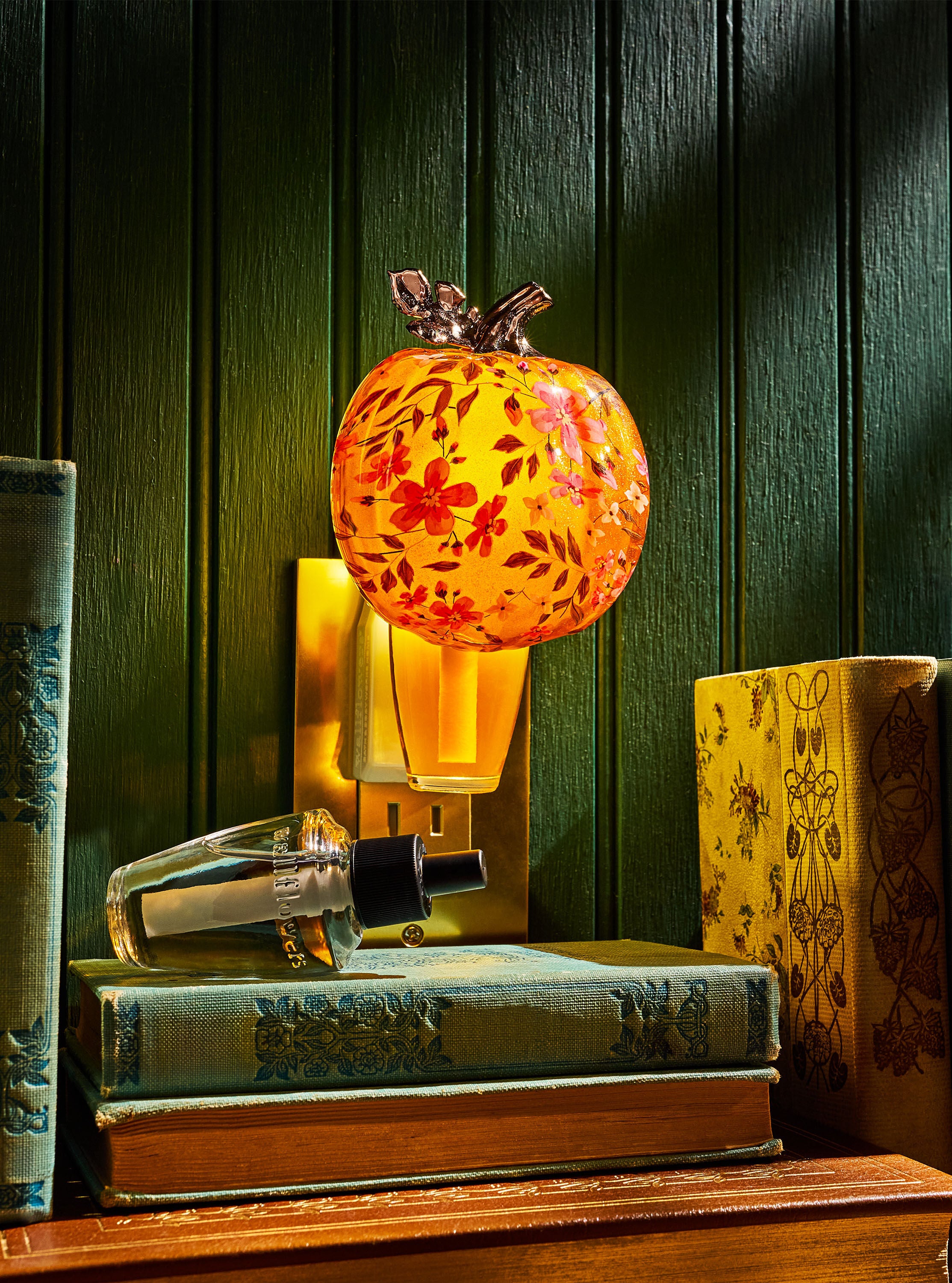 Floral Pumpkin Scent Control&trade; Nightlight Wallflowers Fragrance Plug