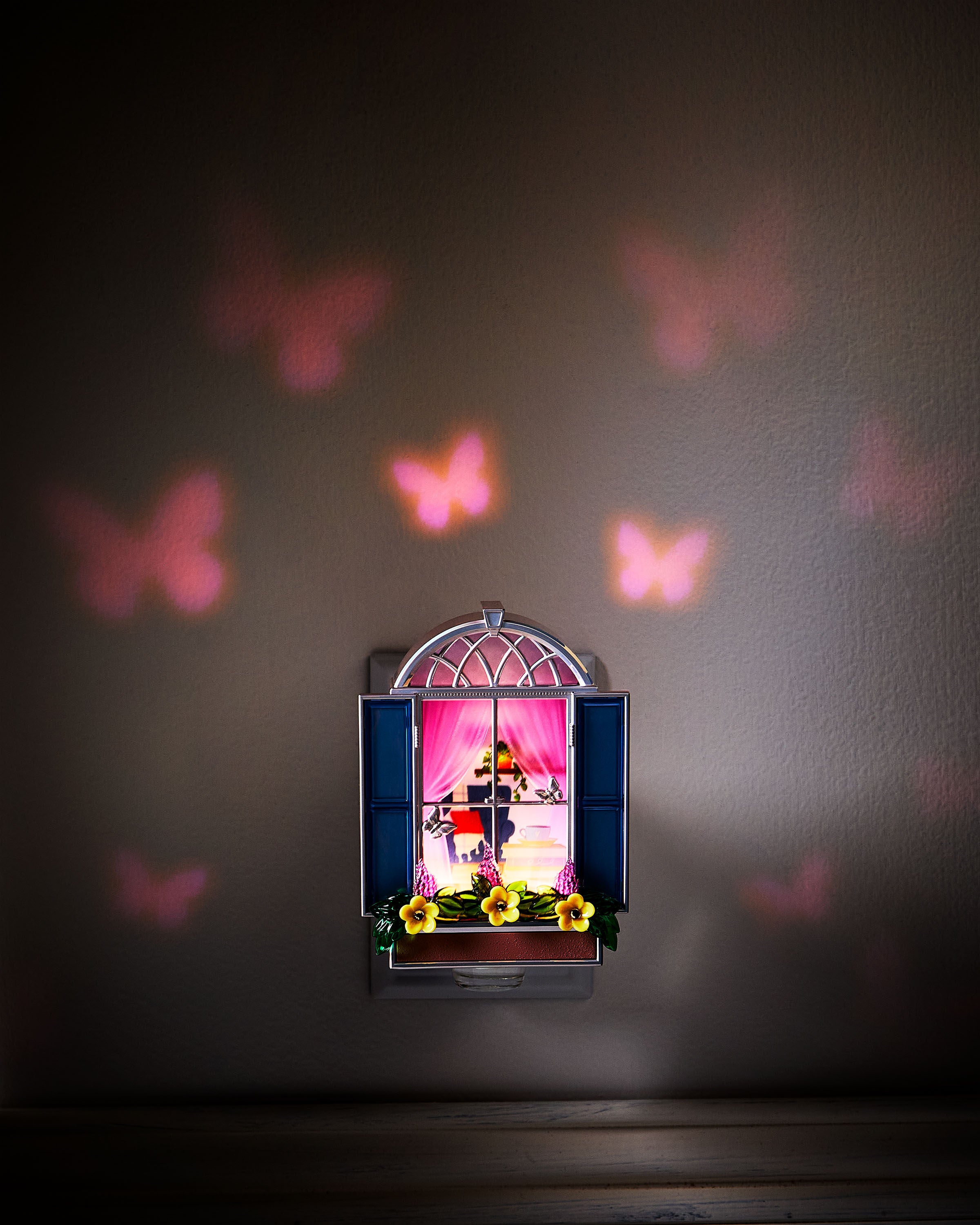 【プリンセス】バスアンドボディワークス　プロジェクター　ウォールフラワー　芳香器 Spring Window Projector Nightlight Wallflowers Fragrance Plug