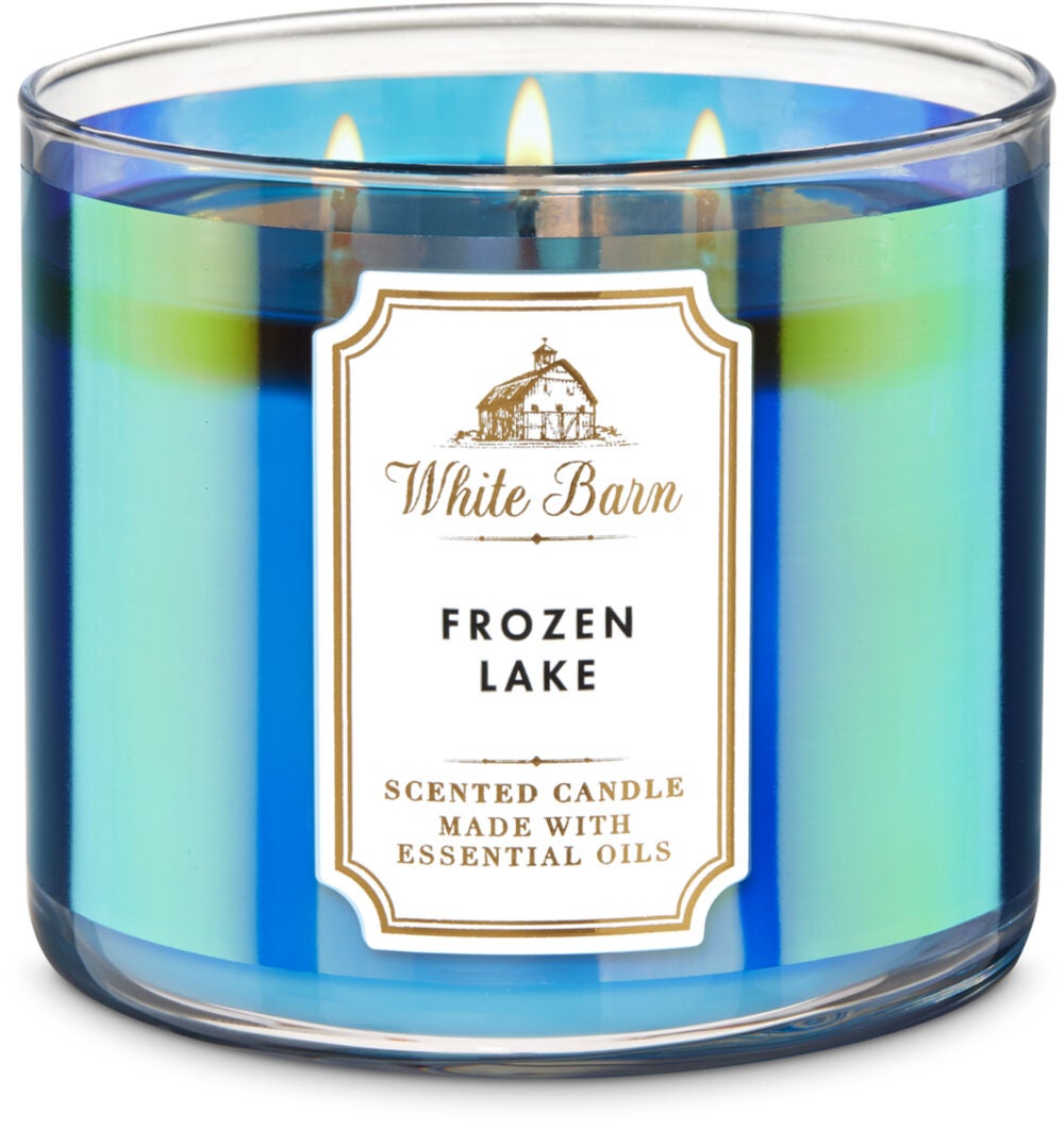 Yankee Candle Christmas Gift Set with Scented Candles & Accessories 11