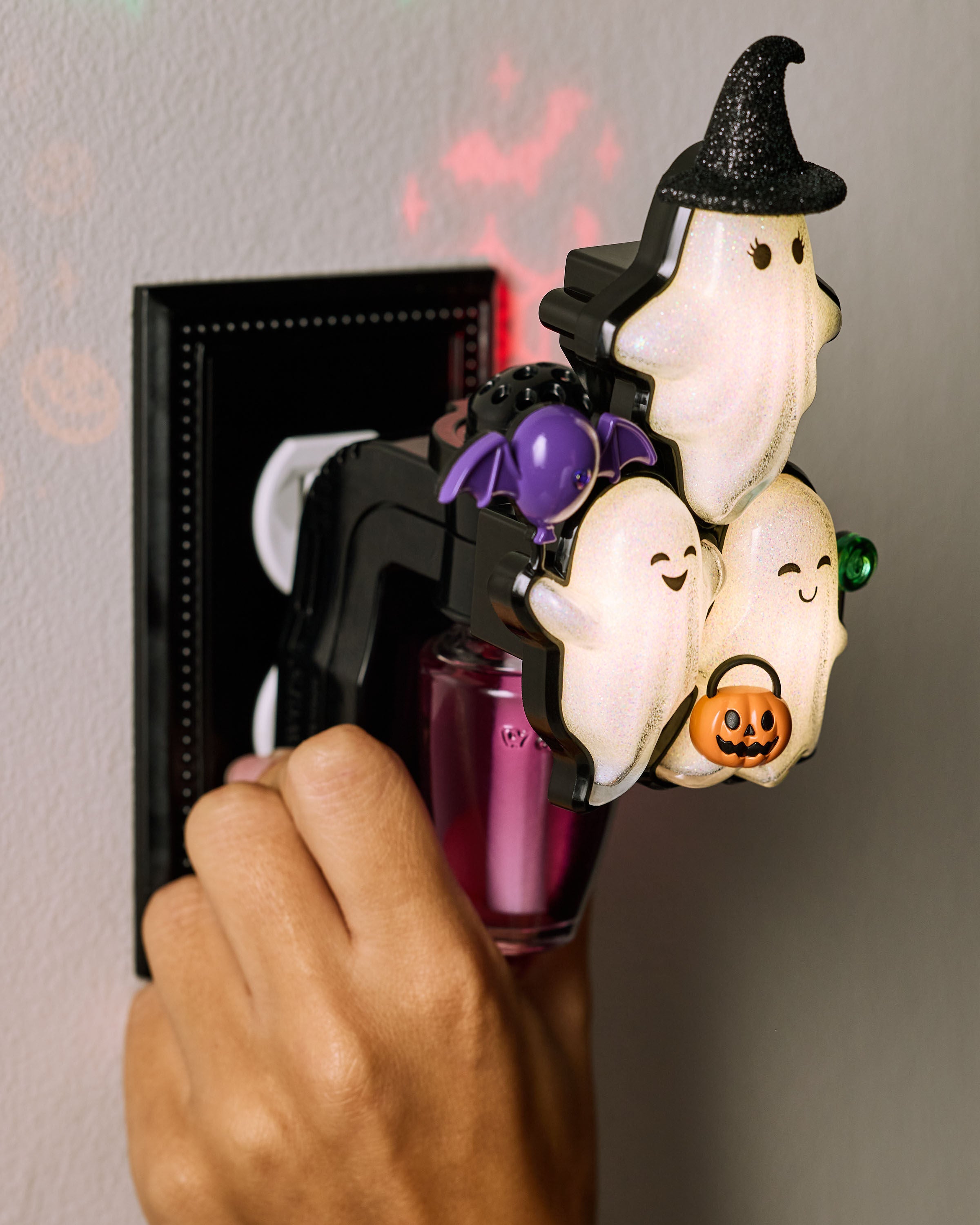 ハロウィン　プロジェクター　バスアンドボディワークス　ウォールフラワー Ghoul Friends Projector Nightlight Wallflowers Fragrance Plug