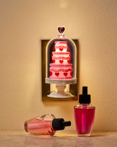 Tiered Cake in Case Scent Control™ Nightlight Wallflowers Fragrance Plug