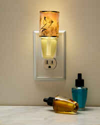 Floral Scent Control&trade; Nightlight Wallflowers Fragrance Plug