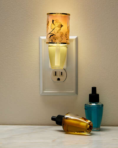Floral Scent Control™ Nightlight Wallflowers Fragrance Plug