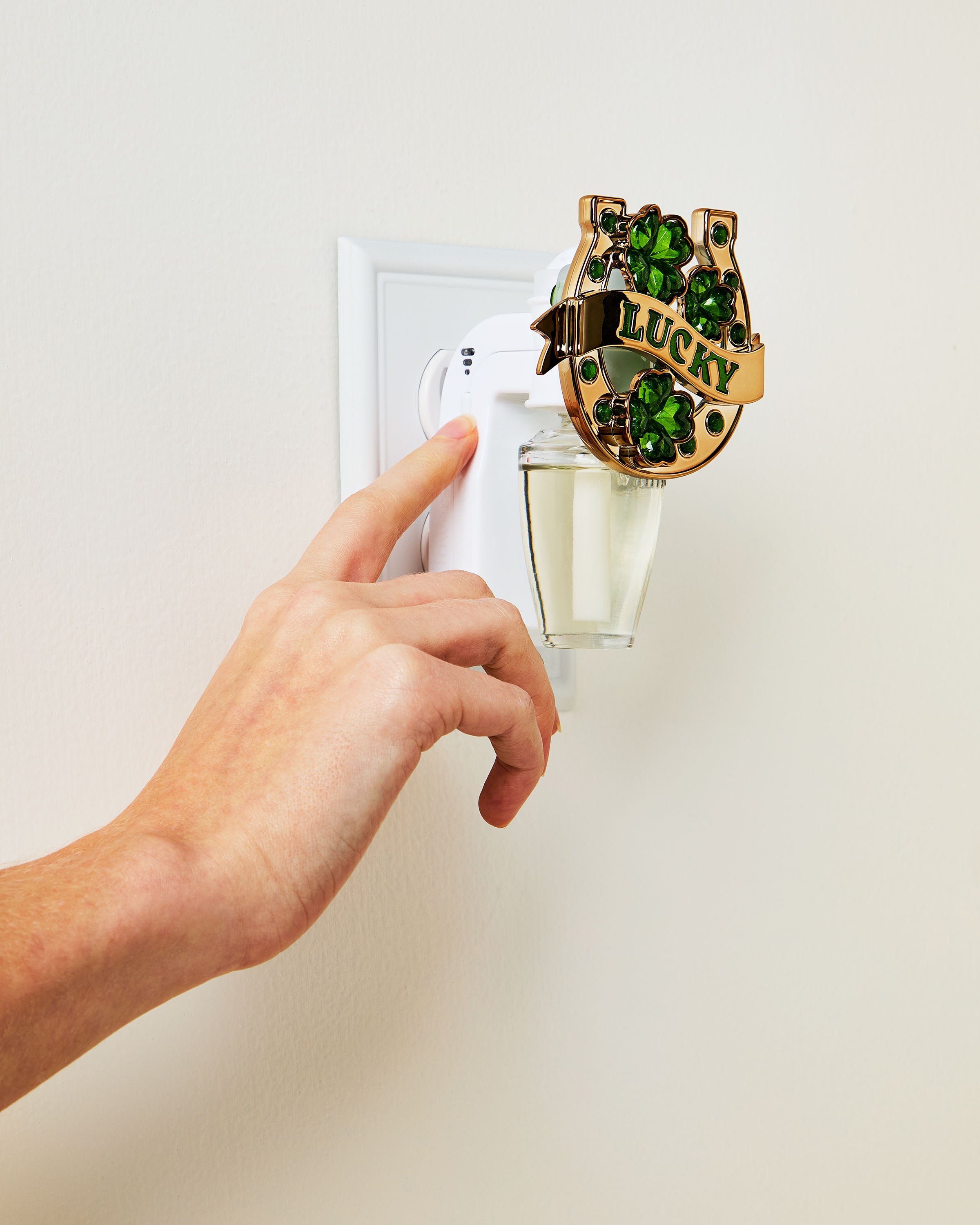 Horseshoe Scent Control™ Nightlight Wallflowers Fragrance Plug