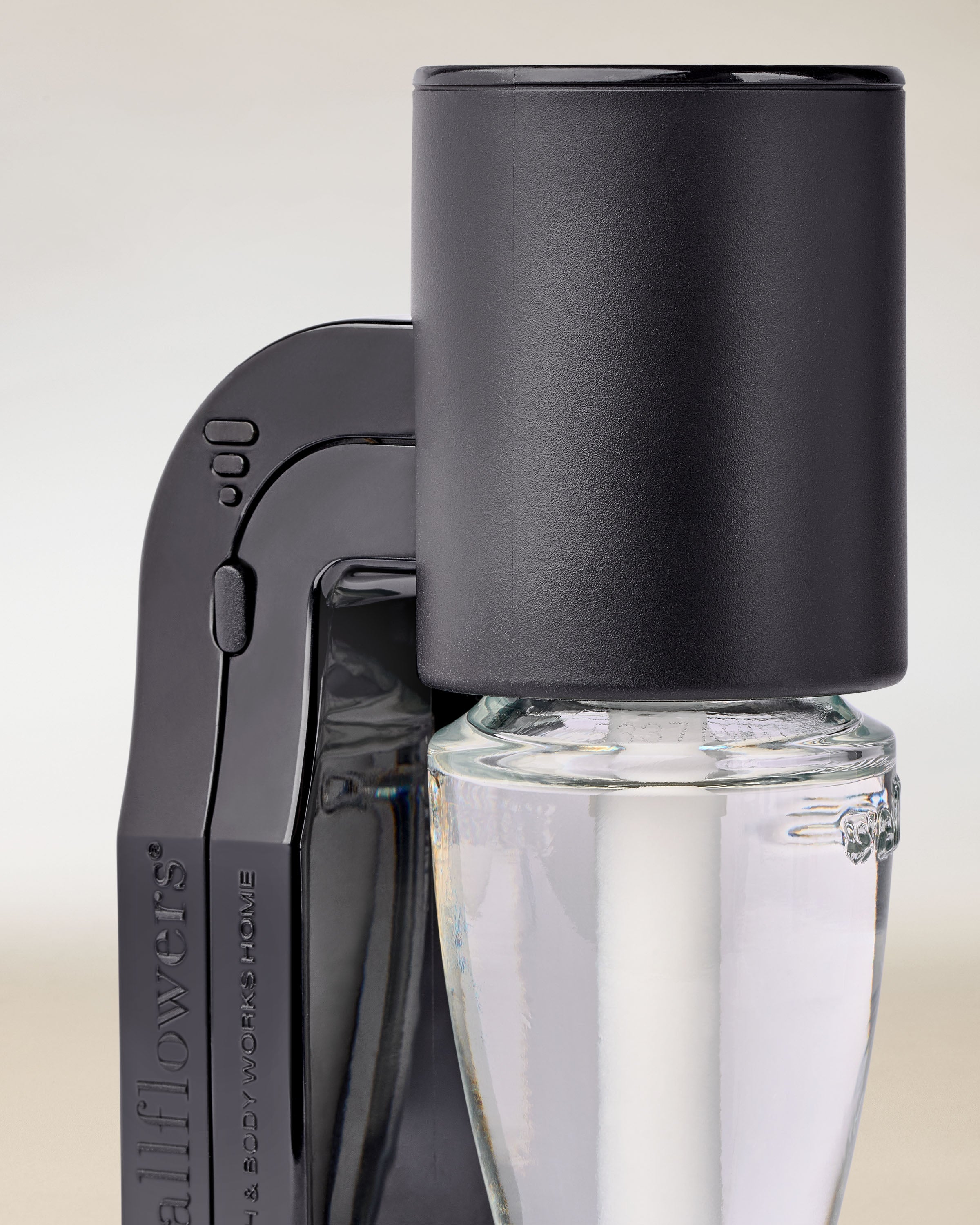 Black Scent Control&trade; Wallflowers Fragrance Plug