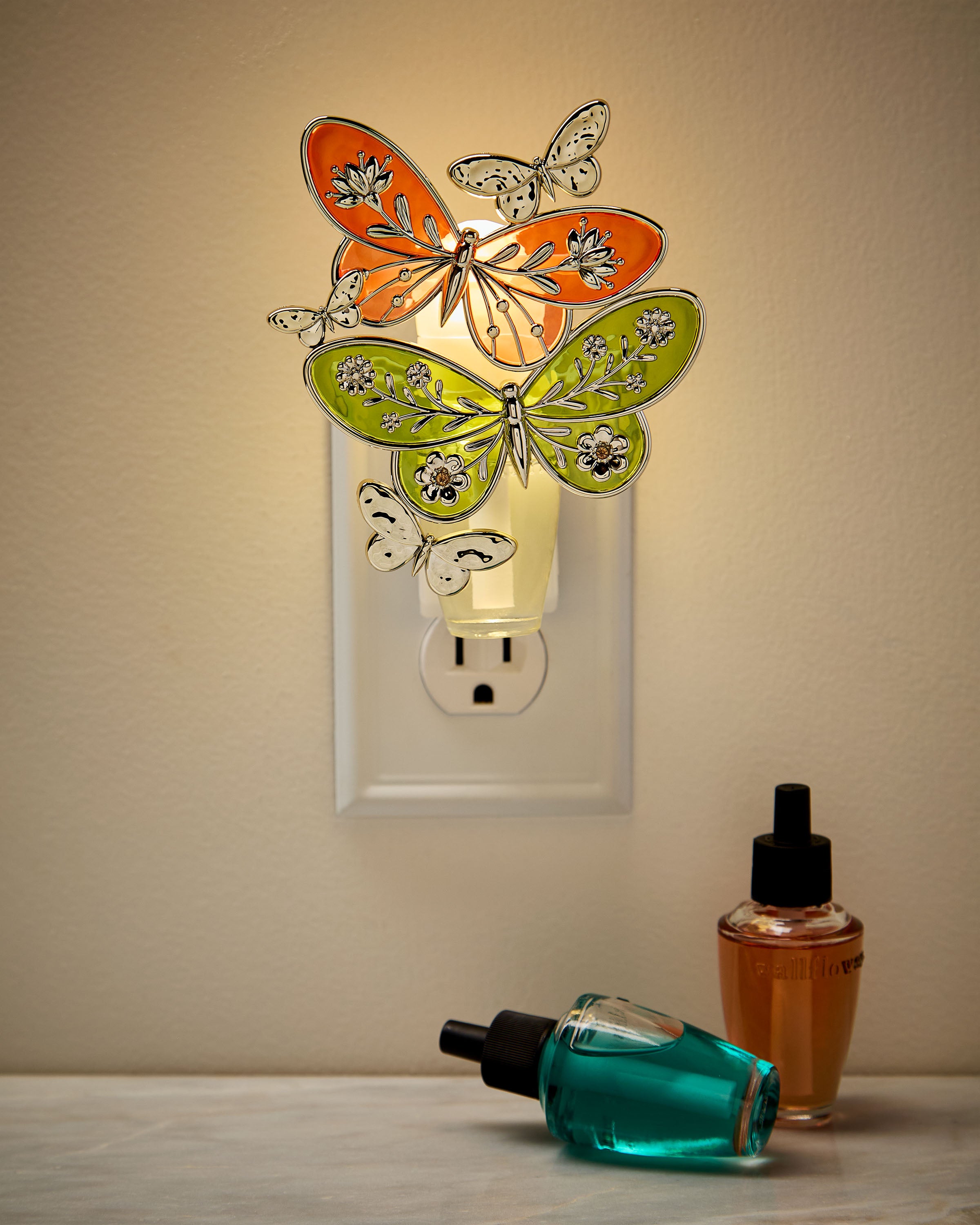 Botanical Butterfly Scent Control™ Nightlight Wallflowers Fragrance Plug
