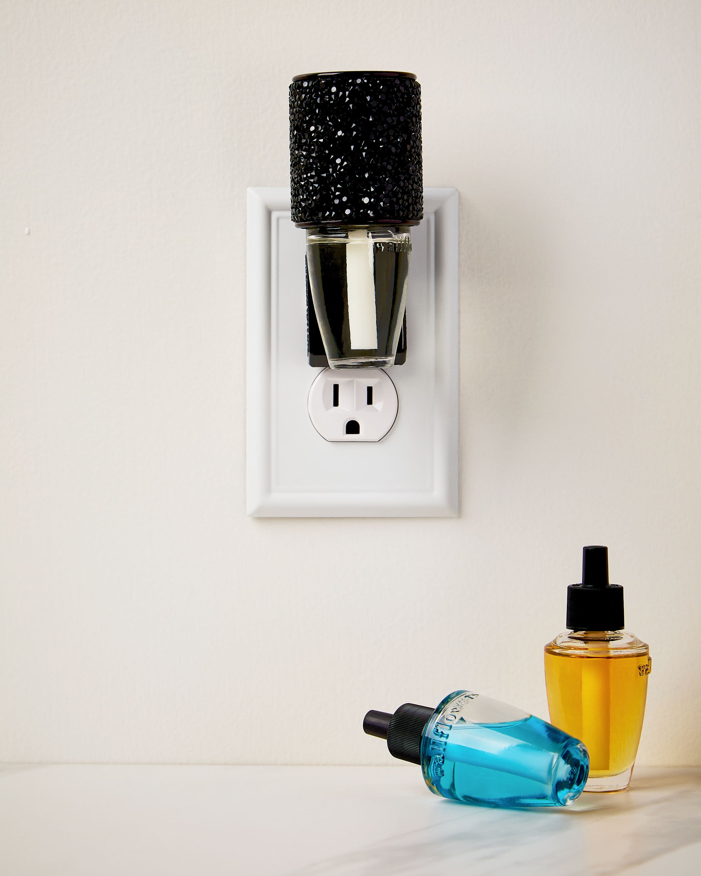 Black Sparkle Scent Control™ Wallflowers Fragrance Plug
