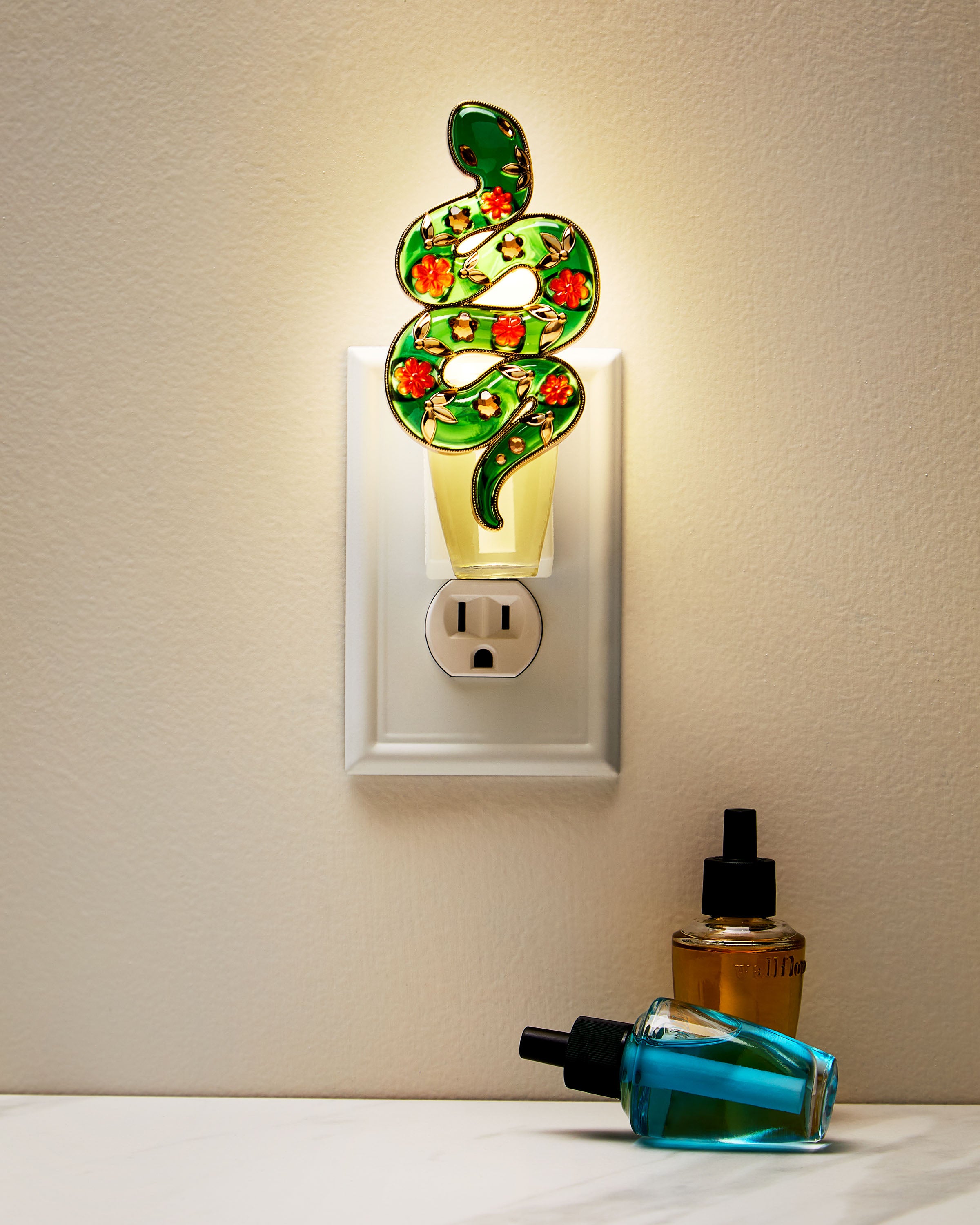 Snake Scent Control™ Nightlight Wallflowers Fragrance Plug