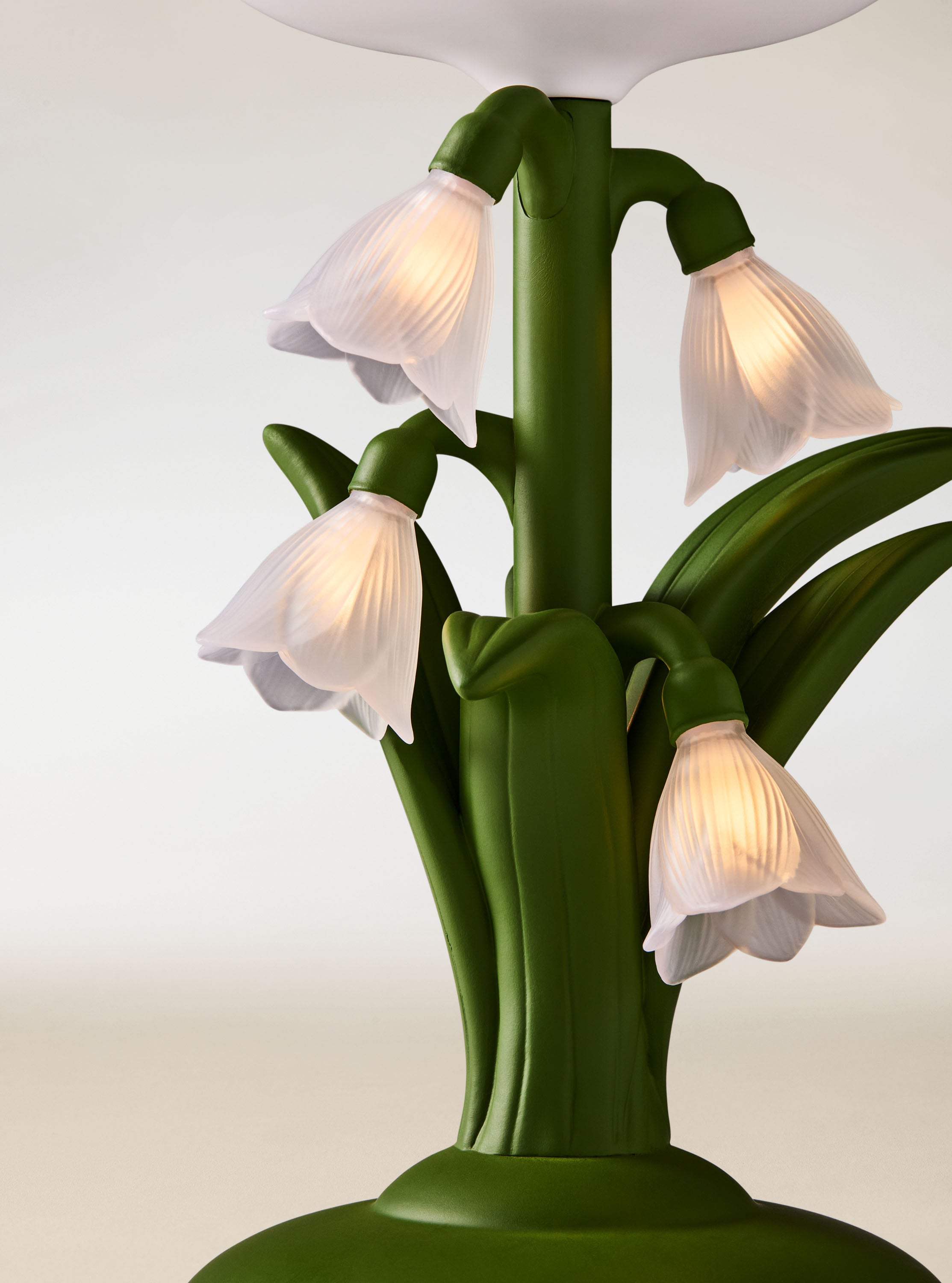 Snowdrop Dream Light-Up Pedestal Candle Holder