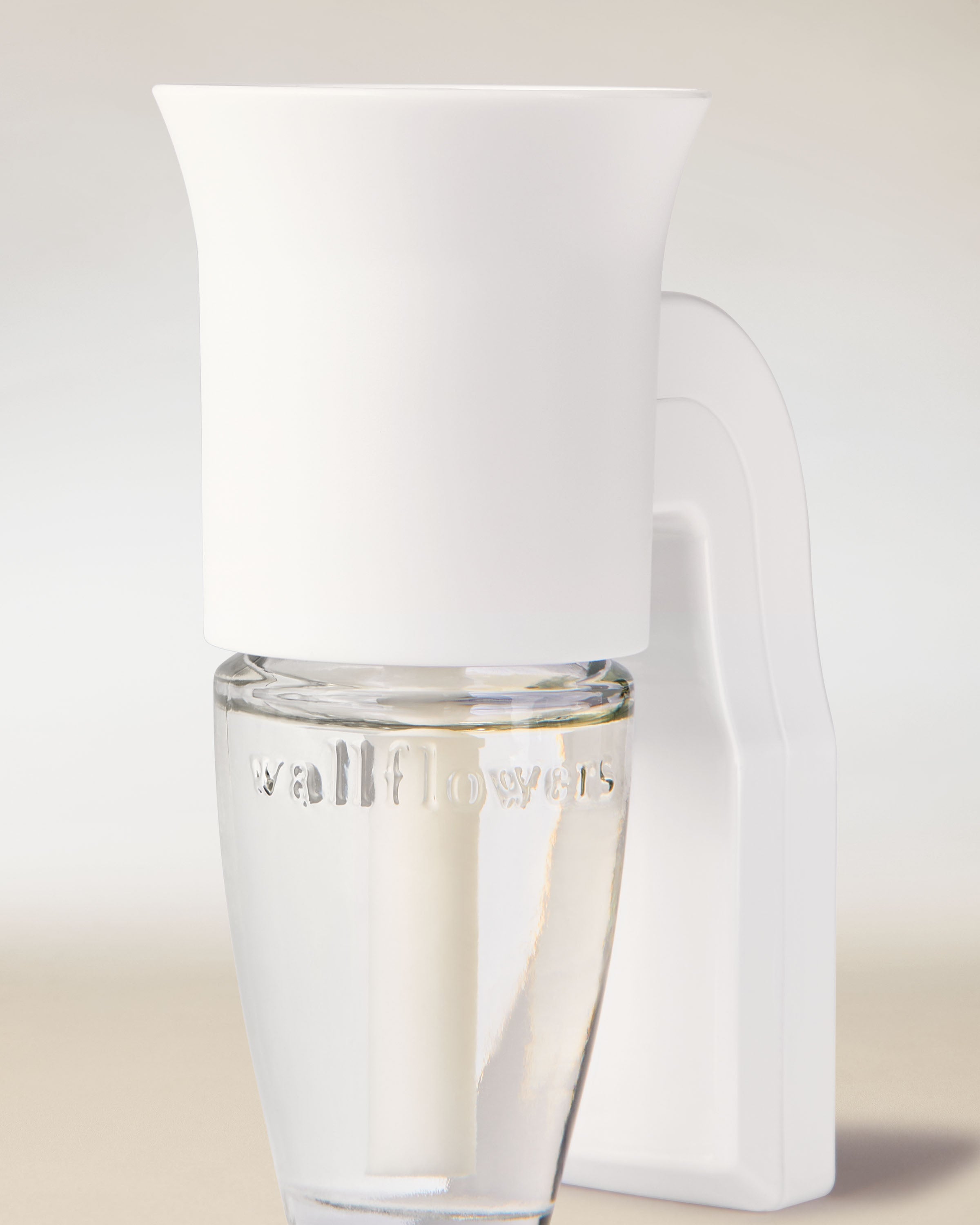 White Flare Wallflowers Fragrance Plug
