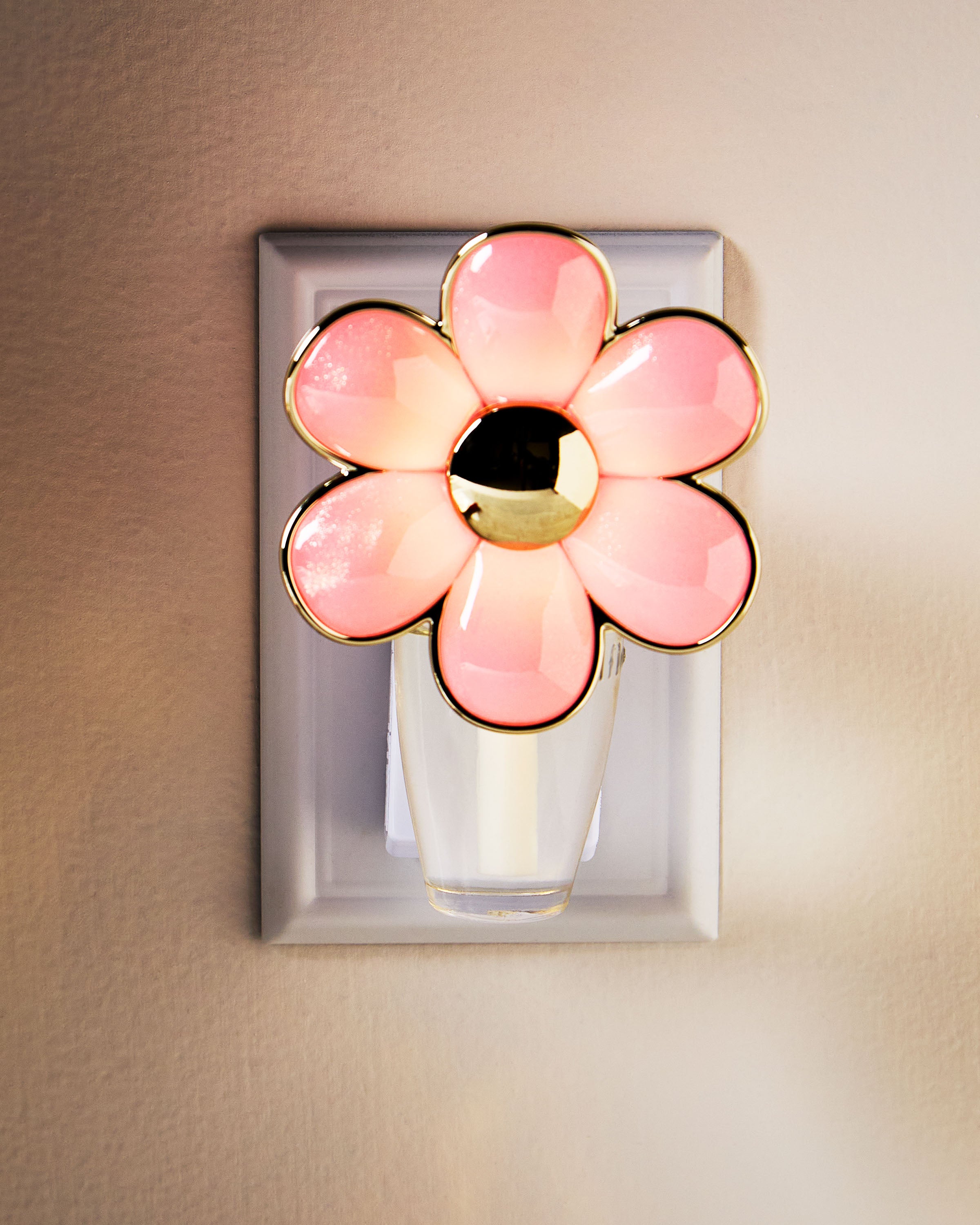 Daisy Scent Control™ Nightlight Wallflowers Fragrance Plug