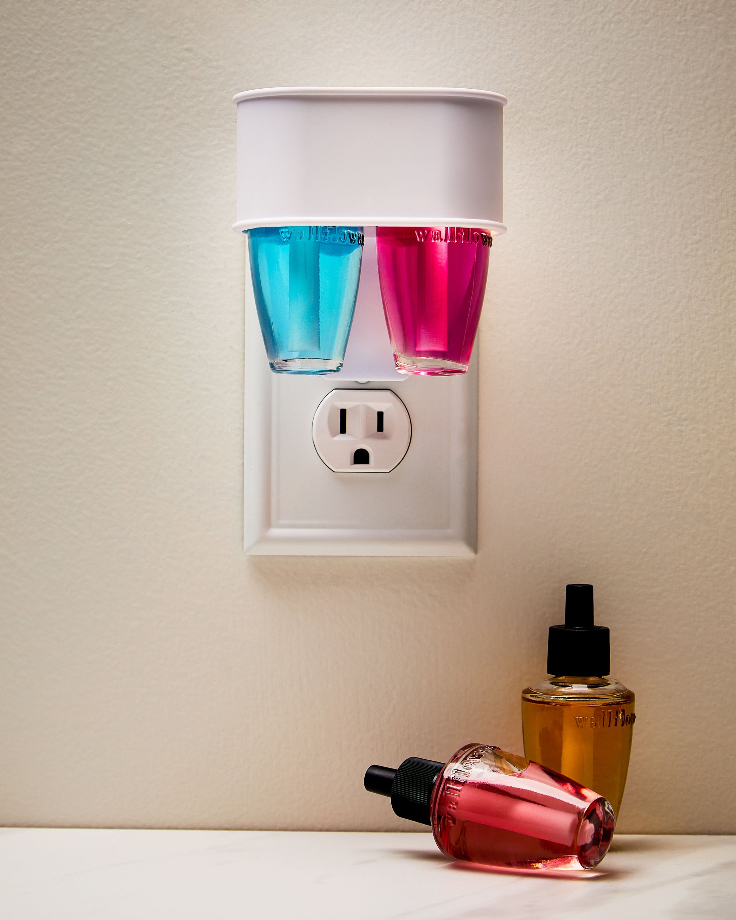 White Scent Switching™ Wallflowers Duo Plug