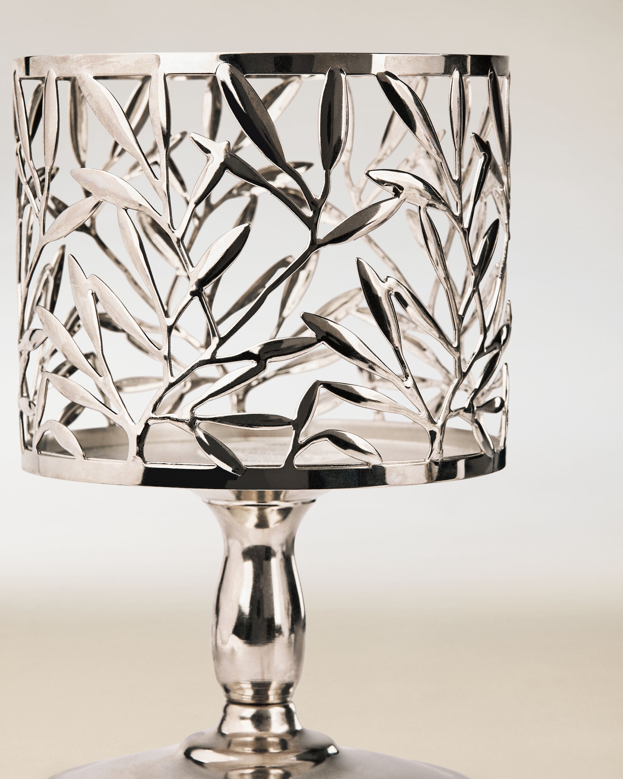 Vine Leaf Pedestal 3-Wick Candle Holder